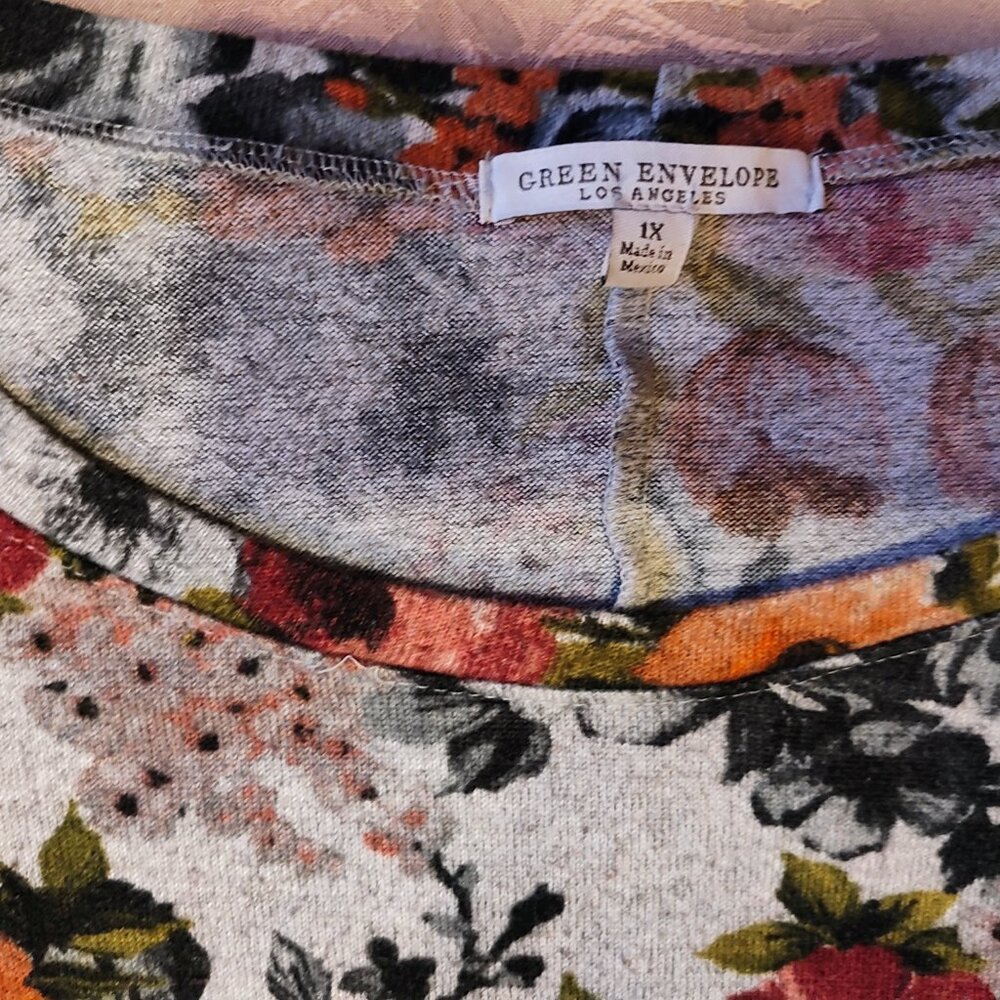 Green Envelope Los Angeles Floral Long Sleeve Flowy Blouse, 1X, Like New! - Picture 3 of 4